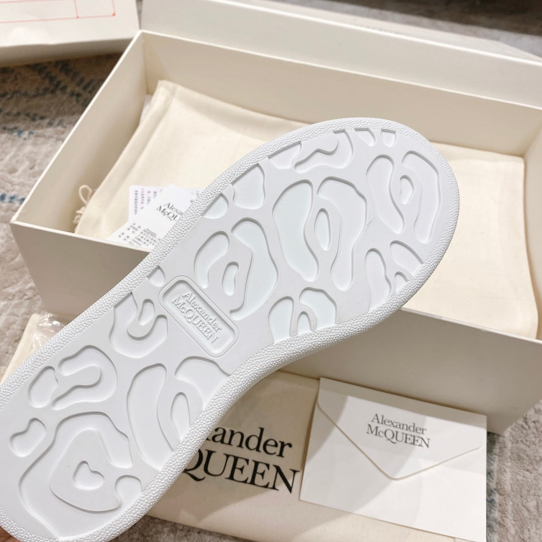Alexander McQueen Oversized Sneaker in Black/white EU35 – EU45