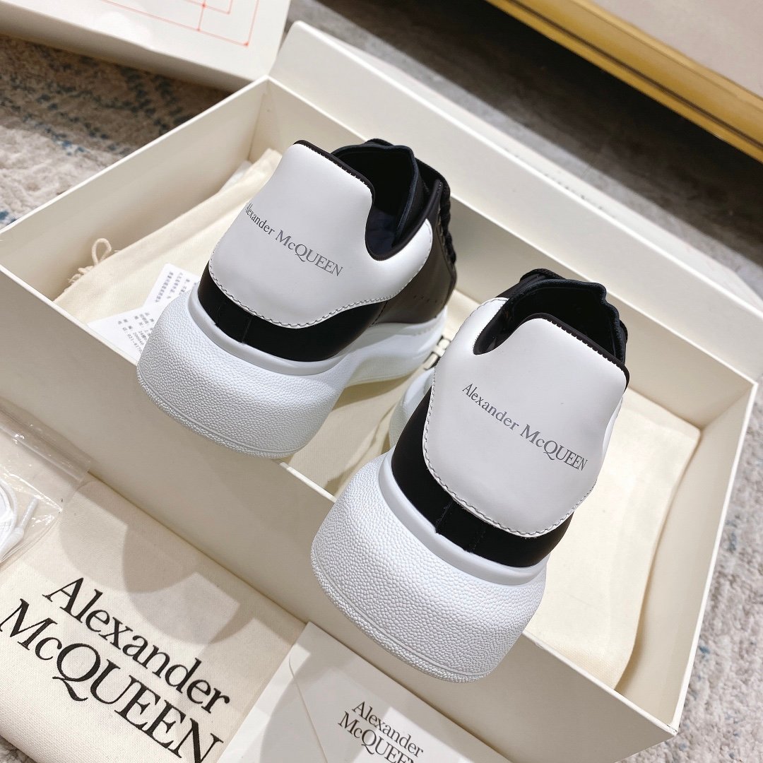 Alexander McQueen Oversized Sneaker in Black/white EU35 – EU45