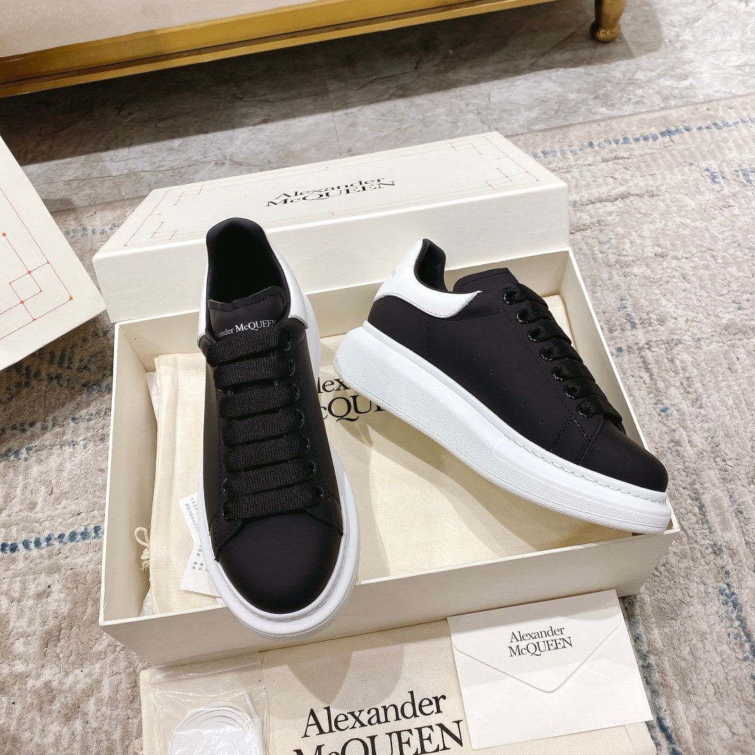 Alexander McQueen Oversized Sneaker in Black/white EU35 – EU45