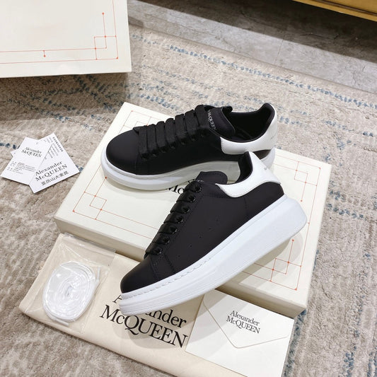 Alexander McQueen Oversized Sneaker in Black/white EU35 – EU45