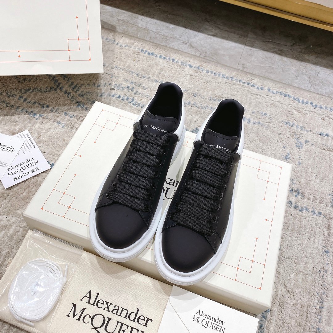 Alexander McQueen Oversized Sneaker in Black/white EU35 – EU45