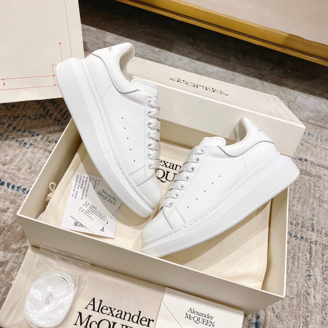 Alexander McQueen Oversized Sneaker in White EU35 – EU45