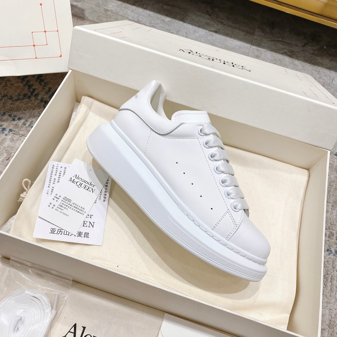 Alexander McQueen Oversized Sneaker in White EU35 – EU45