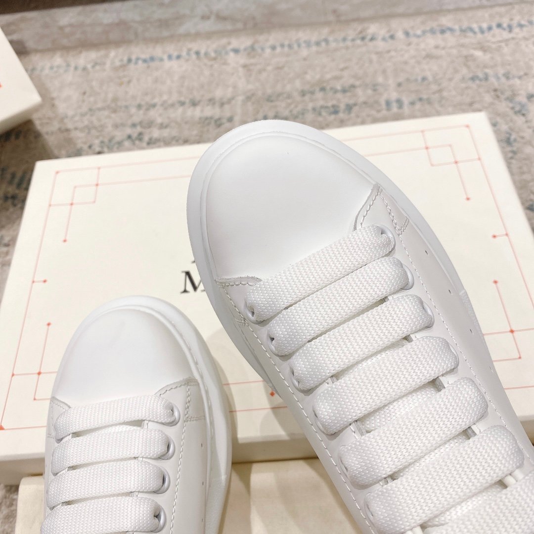 Alexander McQueen Oversized Sneaker in White EU35 – EU45