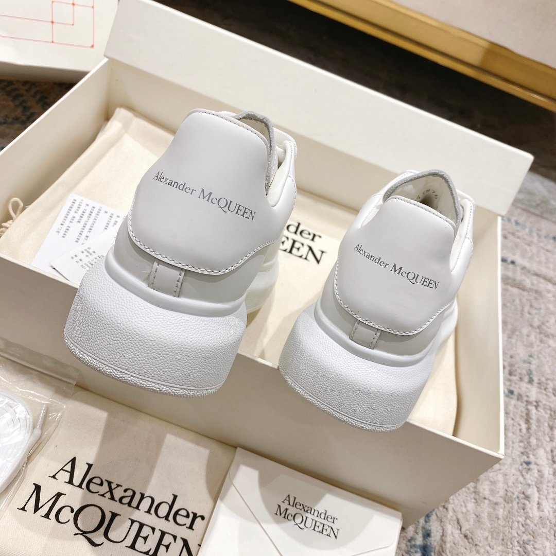 Alexander McQueen Oversized Sneaker in White EU35 – EU45