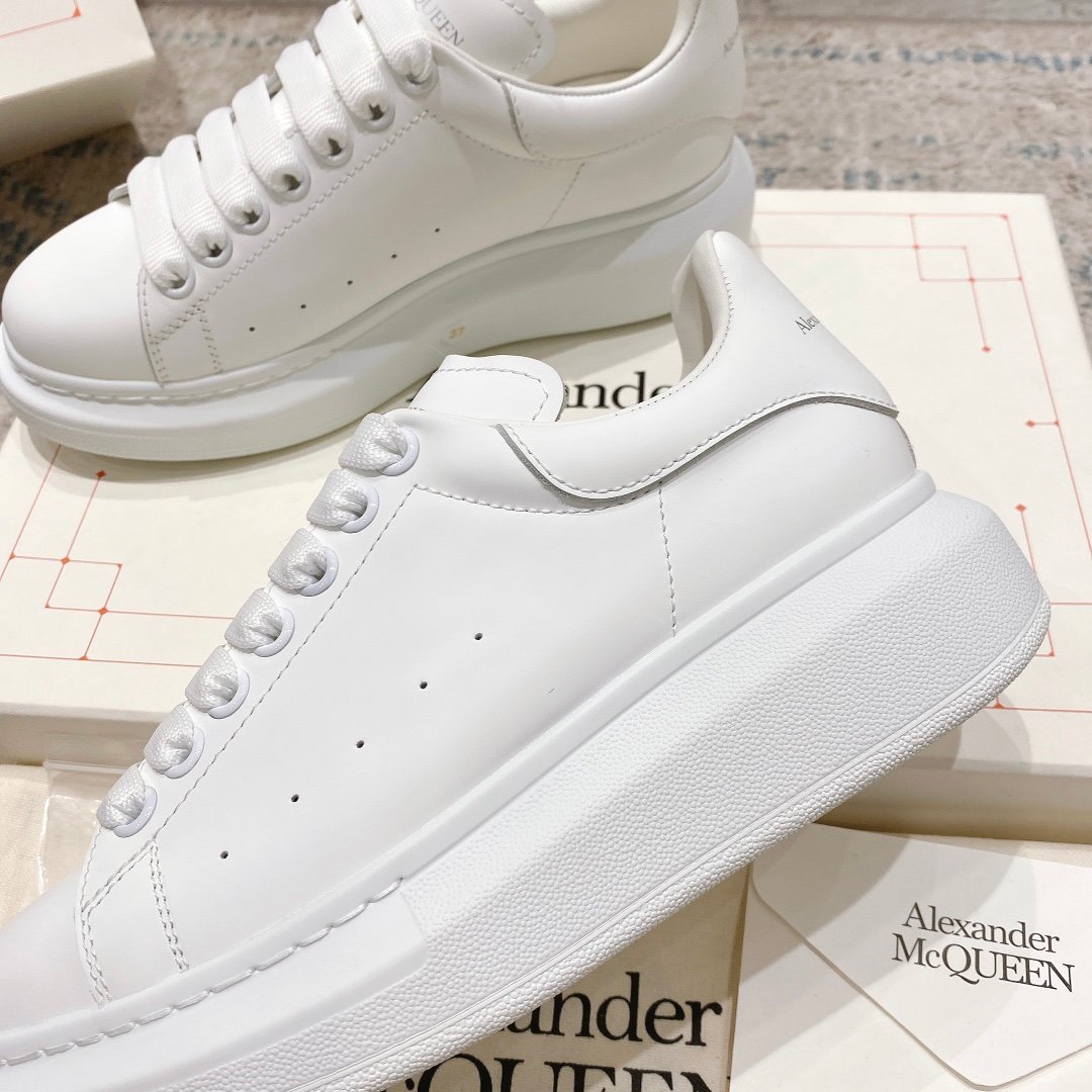 Alexander McQueen Oversized Sneaker in White EU35 – EU45