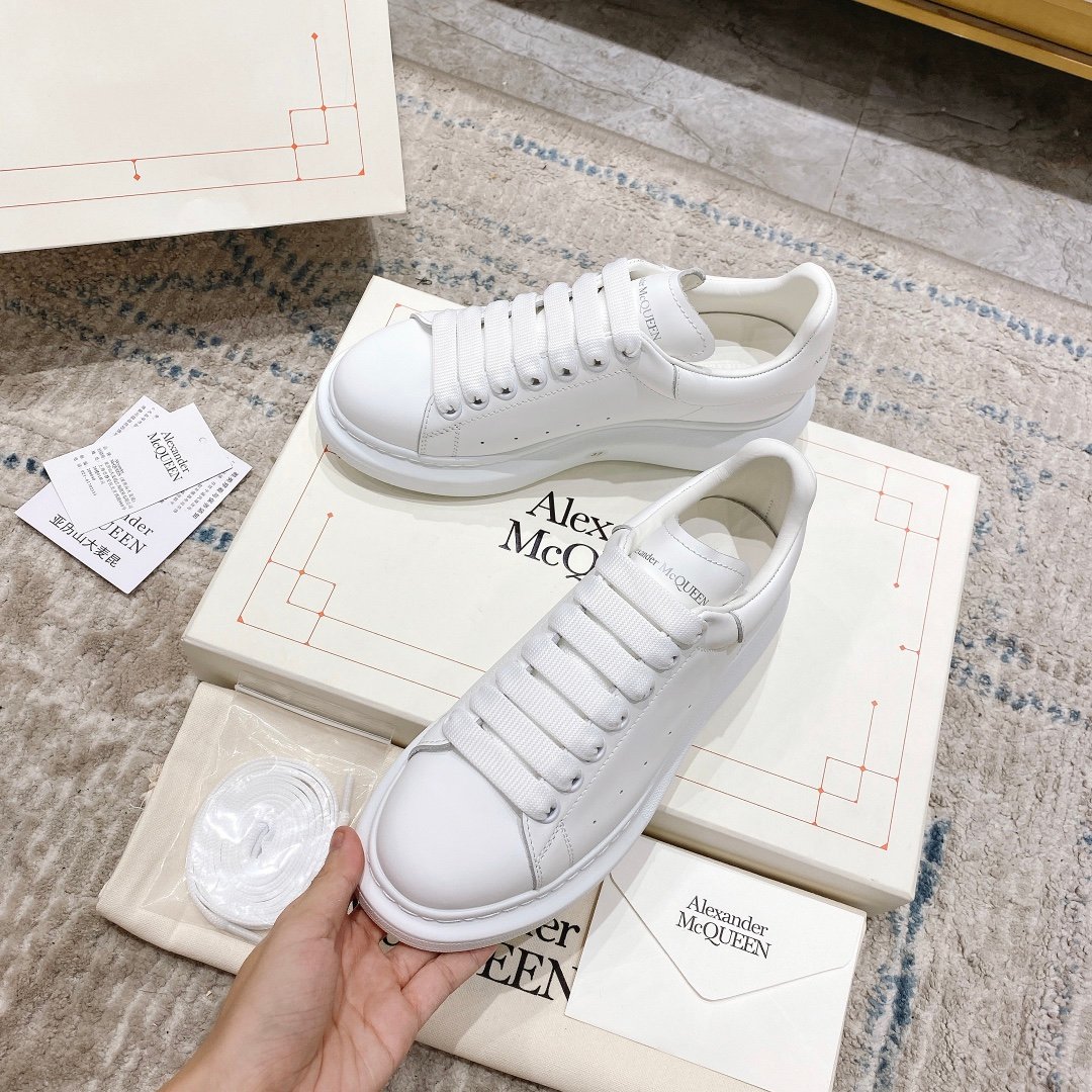 Alexander McQueen Oversized Sneaker in White EU35 – EU45