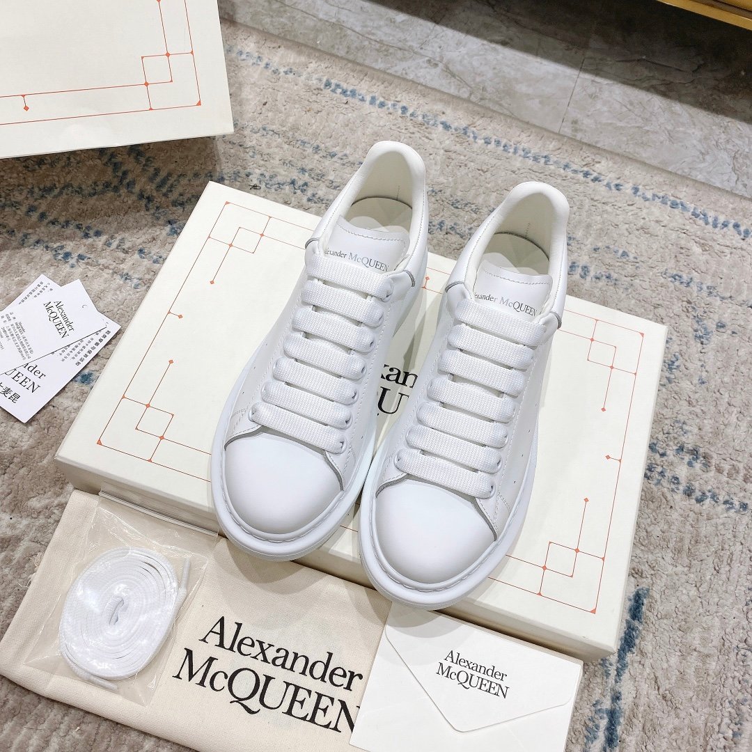Alexander McQueen Oversized Sneaker in White EU35 – EU45