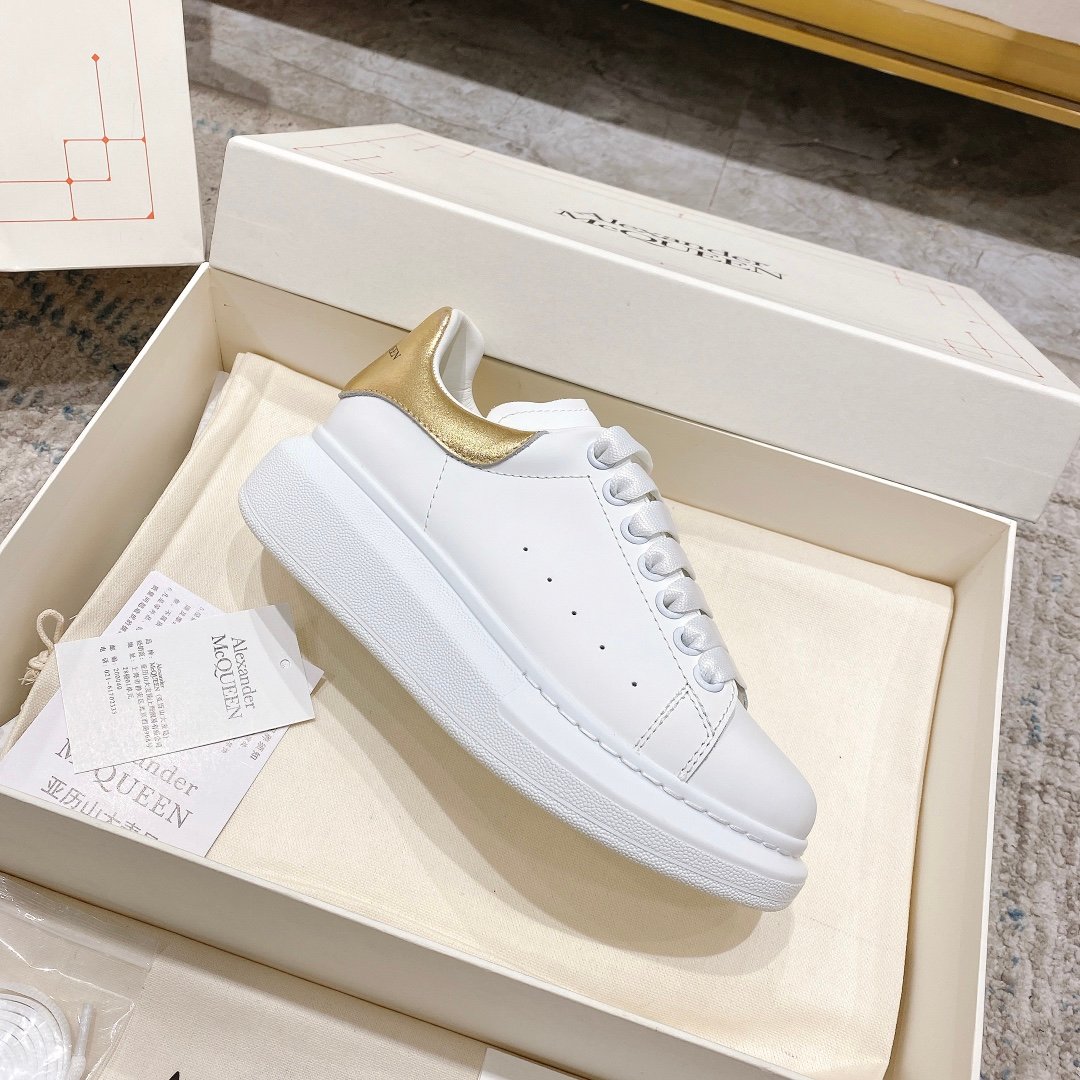 Alexander McQueen Oversized Sneaker in White/gold EU35 – EU45