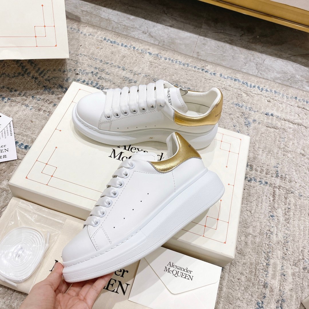 Alexander McQueen Oversized Sneaker in White/gold EU35 – EU45