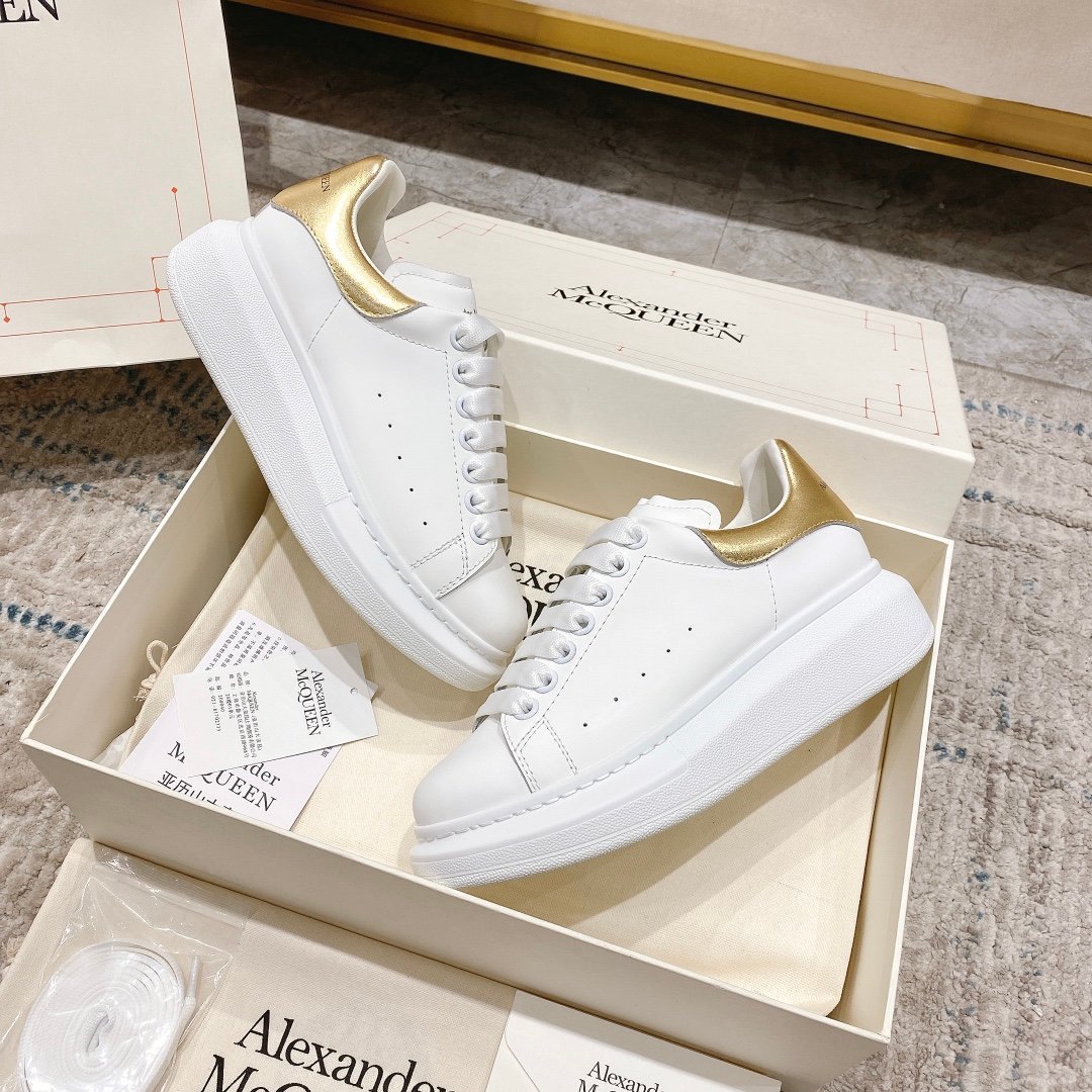 Alexander McQueen Oversized Sneaker in White/gold EU35 – EU45