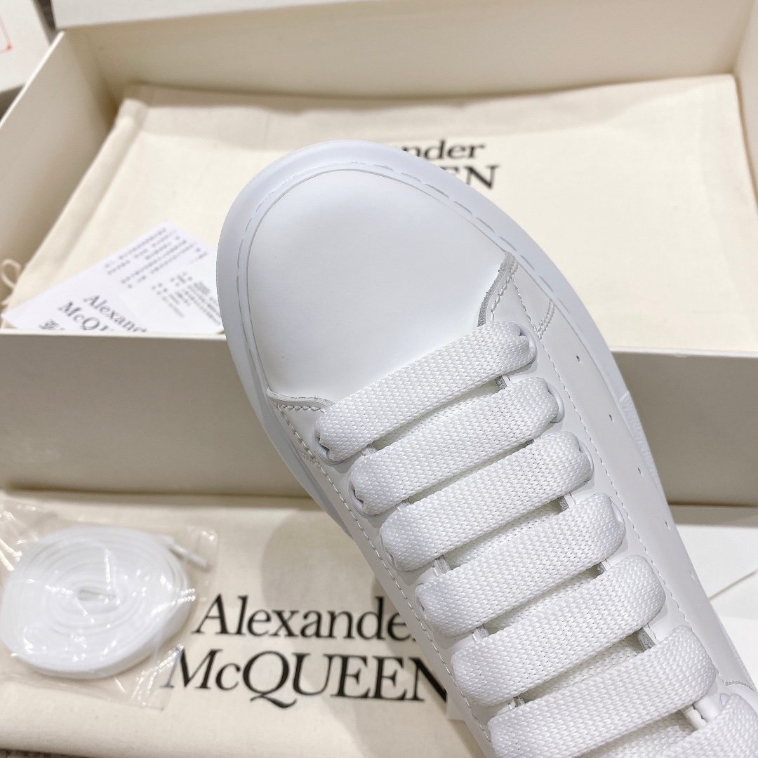 Alexander McQueen Oversized Sneaker in White/paris Blue EU35 – EU45