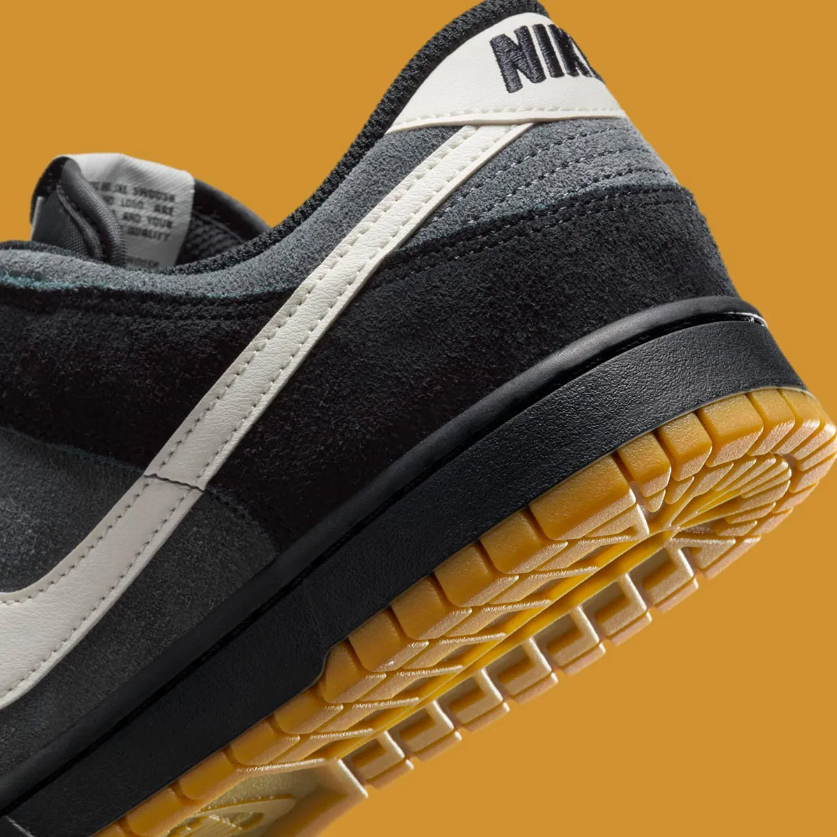 Men's Nike Dunk Low Retro SE "Black Gum" HQ1931-001