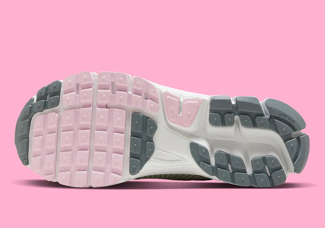 Women's Nike Vomero 5 "Silver/Pink" 520 FN3695-001 Fashion Athletic Sneaker Running Trainer